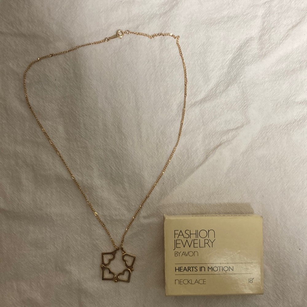 Vintage Avon Fashion Jewelry Hearts In Motion Necklace 1984
